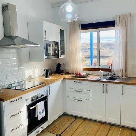 Casa Dora: Tradicional Y Al Borde Del Mar. Vakantiehuis